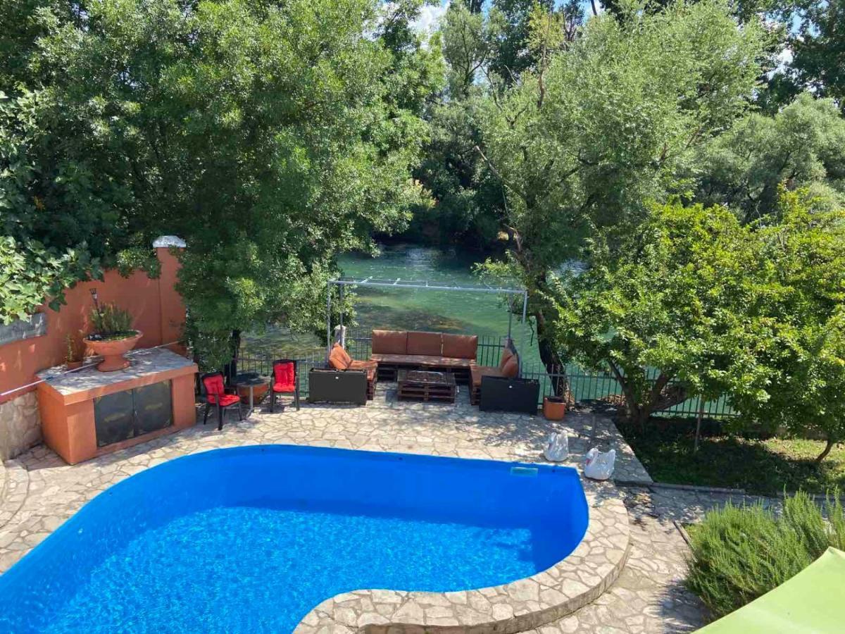 Private Riverside Villa Silvia Mostar Bagian luar foto