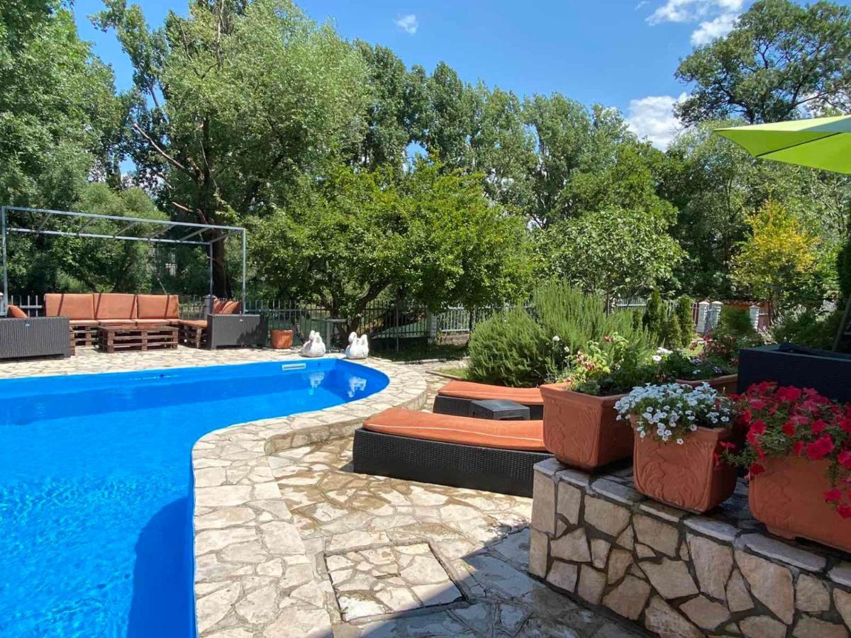 Private Riverside Villa Silvia Mostar Bagian luar foto