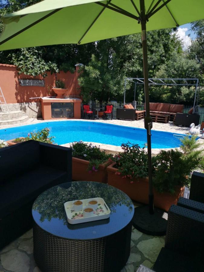 Private Riverside Villa Silvia Mostar Bagian luar foto