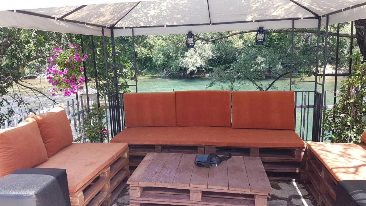 Private Riverside Villa Silvia Mostar Bagian luar foto
