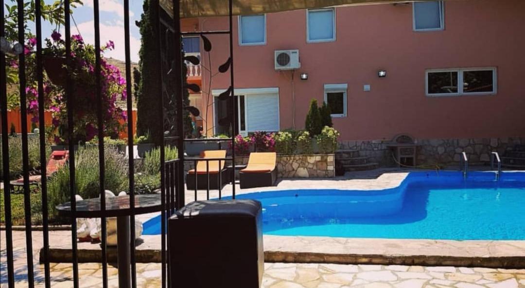 Private Riverside Villa Silvia Mostar Bagian luar foto